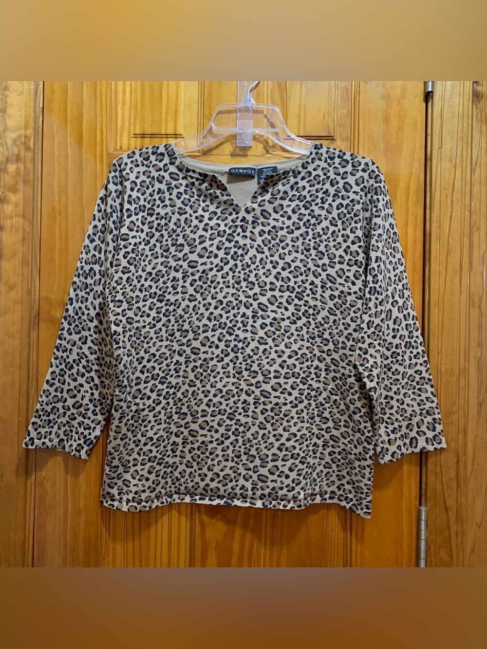 George Brown Animal Cheetah Print Blouse 
3/4 Sleeve
Ladies Large 12 - 14
77% Si